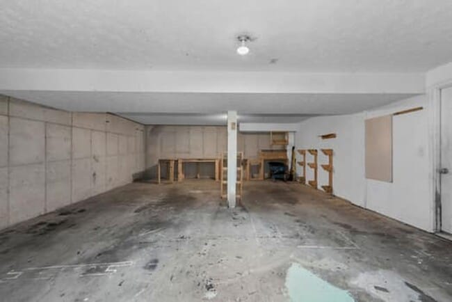 Building Photo - 5691 Victoryview Ln