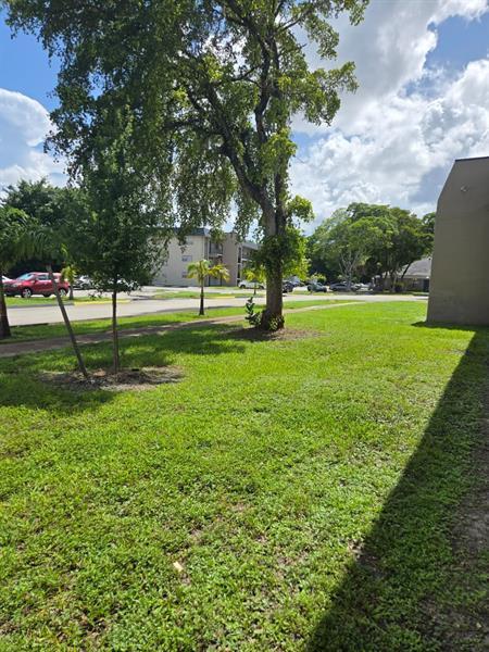 Building Photo - 8001 Fairview Dr