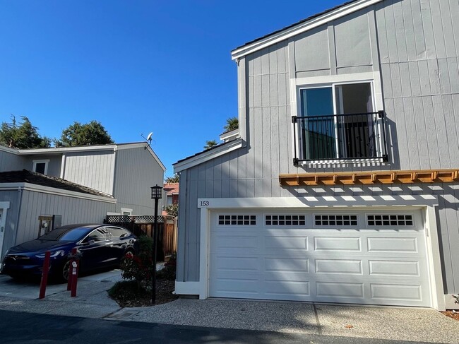 Primary Photo - Gorgeous Mt. View townhome with garage, EV...