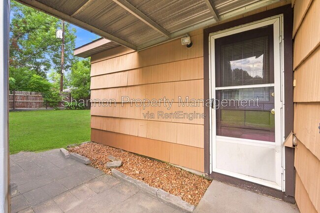 Building Photo - 8406 Highcrest Dr