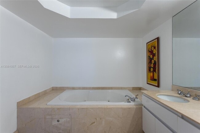 Building Photo - 16711 Collins Ave