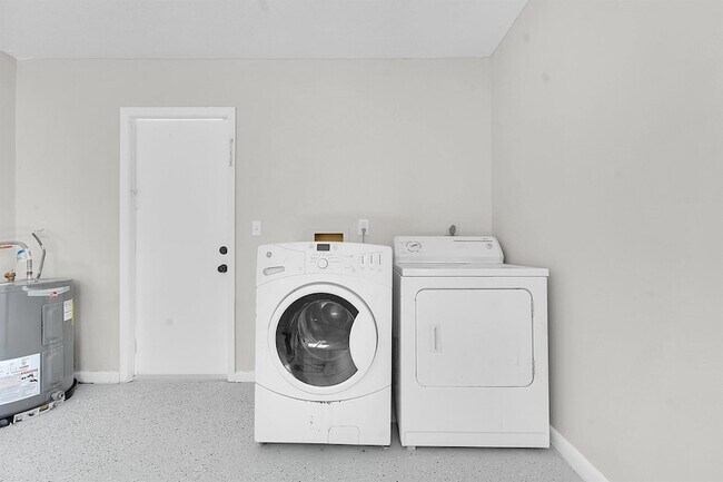 Building Photo - 2251 SE Holland St