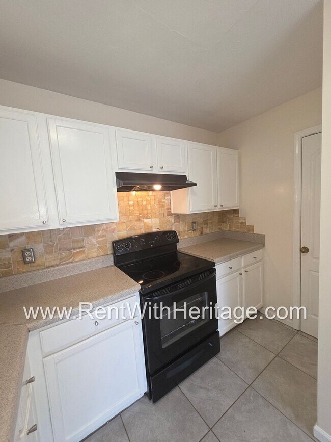Building Photo - Fantastic 4bd/2.5ba Townhome/ Swim Tennis/ Great Location