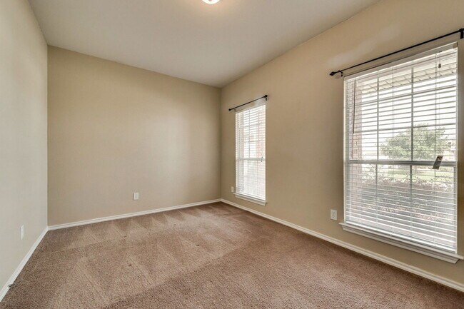 Building Photo - 4032 Martinsburg Dr