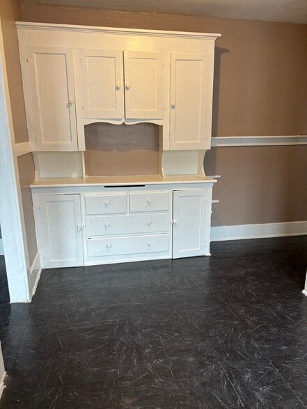 kitchen - 722 1/2 W 41st Dr