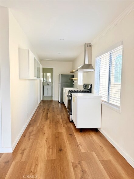 Building Photo - 1316 N Hollywood Way