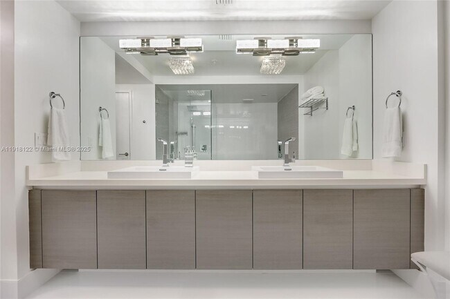 Building Photo - 300 Sunny Isles Blvd