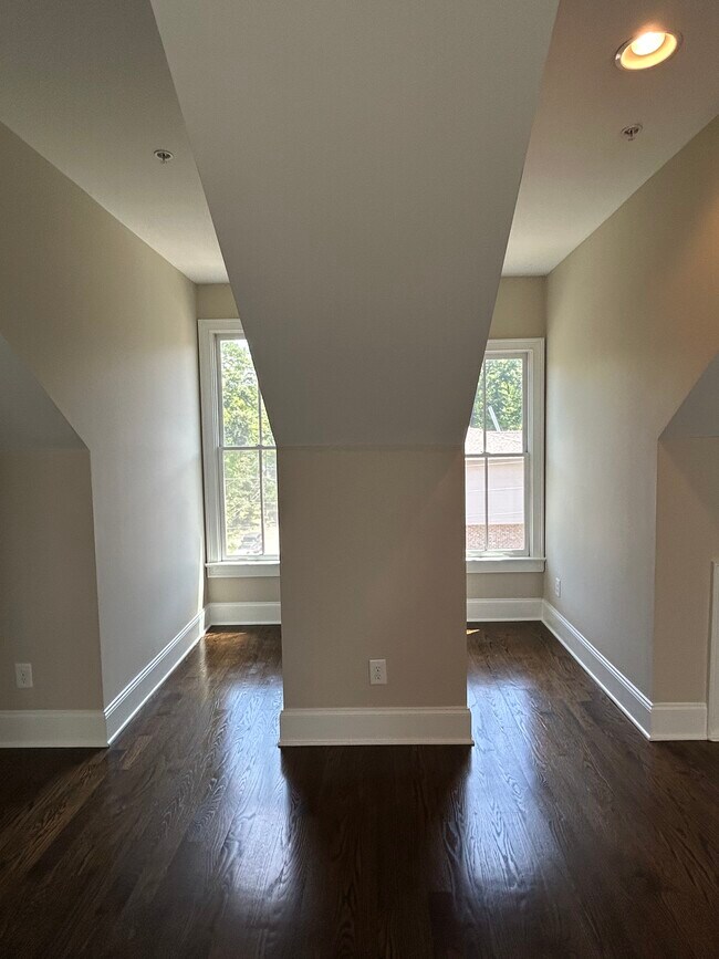 Building Photo - 1281 Dahlgren Lane