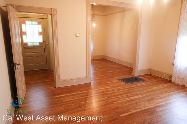 Building Photo - 3 br, 1 bath House - 930 W Taylor St