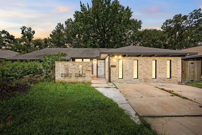 Primary Photo - 5618 Briarwick Ln