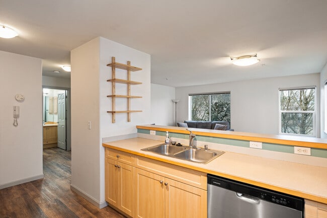 Building Photo - 10511 Midvale Ave N