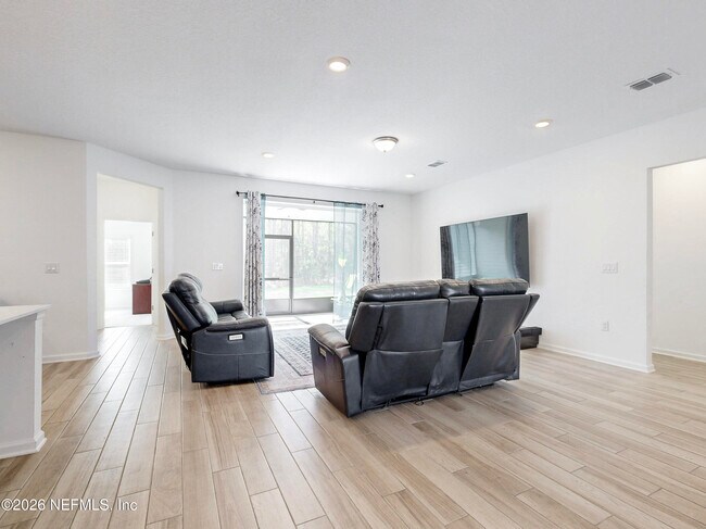 Building Photo - 401 Archstone Wy