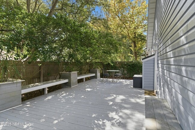 Building Photo - 128 Seminole Rd