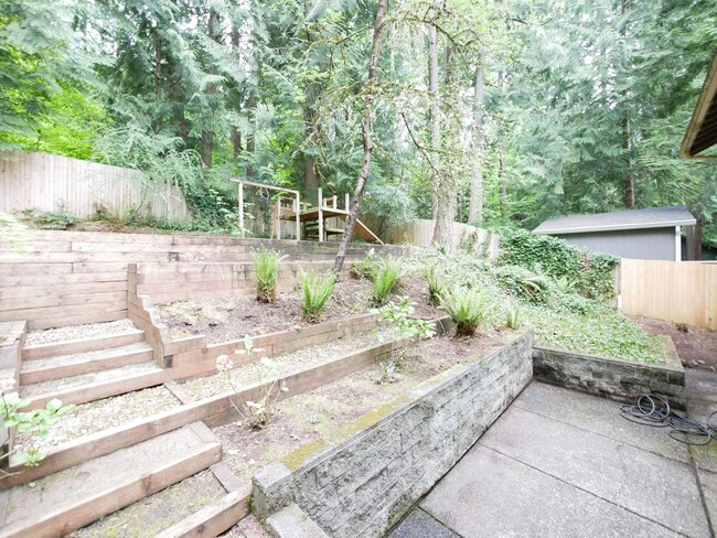 Building Photo - 4 Bed 2.5 Bath Single-Family House at the ...