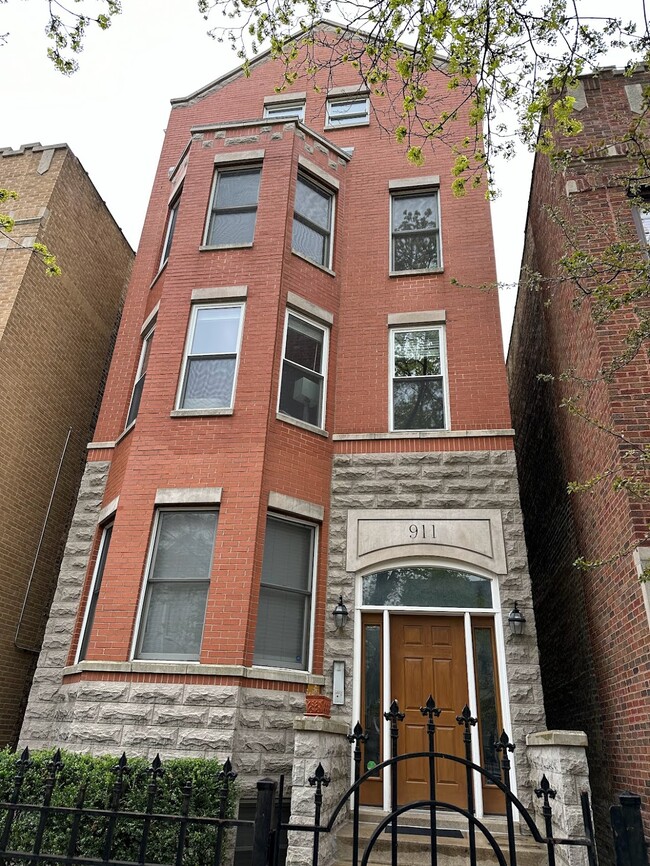 Building Photo - 911 W Wrightwood Ave