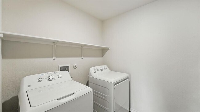 Building Photo - 139 Madrono Dr