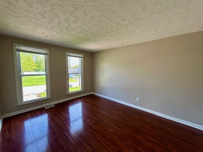 Building Photo - Welcome Home to This Beautifully Maintained Tri-Level Gem!