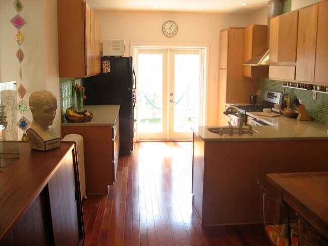 dining area facing backyard and kitchen - 1310 Ellsworth St
