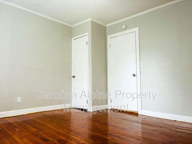 Building Photo - 1500 W Walnut Ave