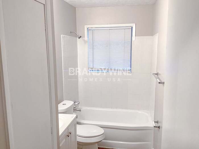 Building Photo - 1357 Heather Cir