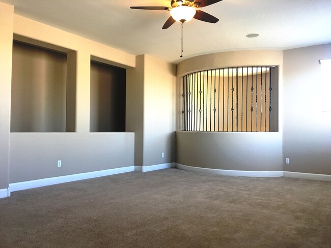 Building Photo - Chandler 5 Bed, 3 Bath + Bonus Room Office/Den