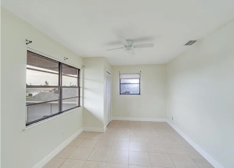 Building Photo - 1407 SW 16th Terrace