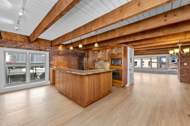 Building Photo - 130 Fulton St