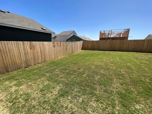 Building Photo - 300 Geode Glen