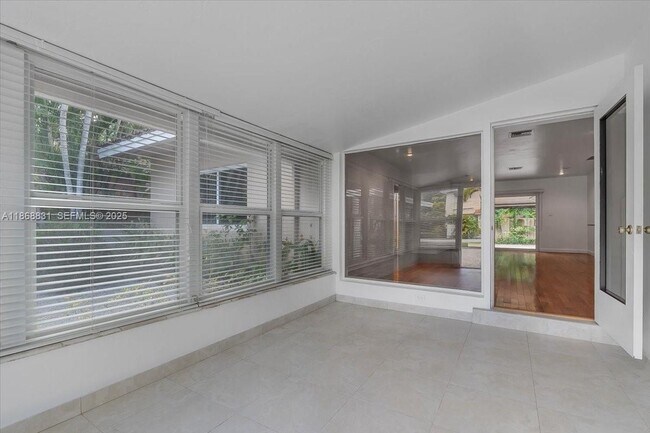 Building Photo - 613 NE 17th Terrace