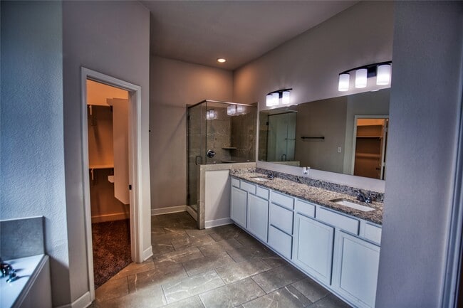 Building Photo - 912 Farm Path