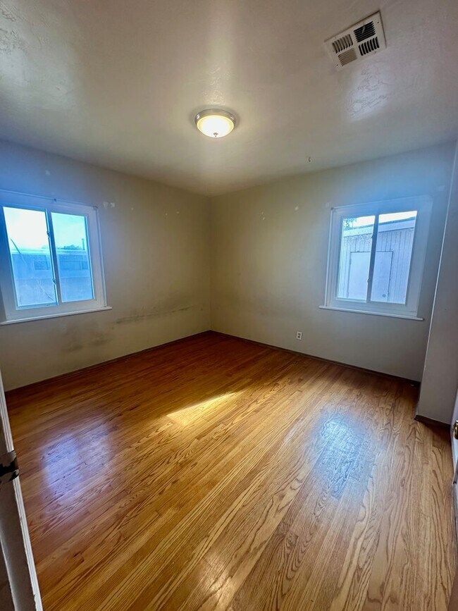 Building Photo - Large home in West Chula Vista