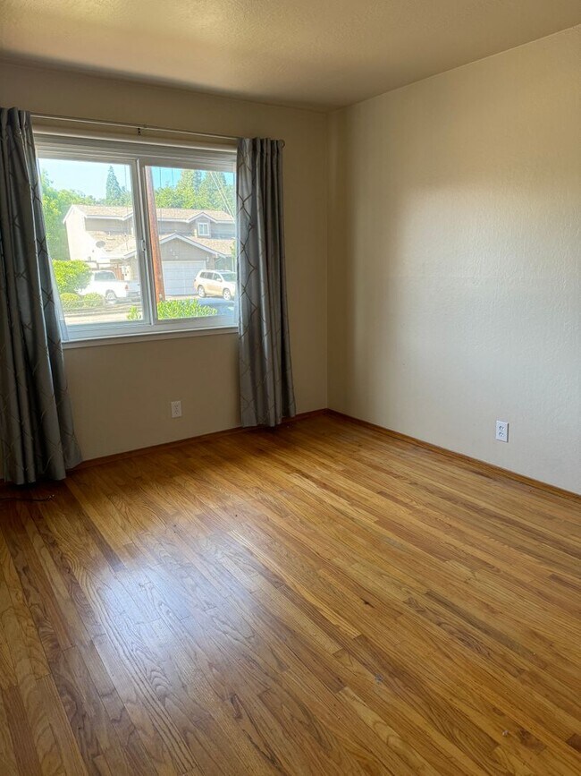 Building Photo - 430 Blue Ridge Dr