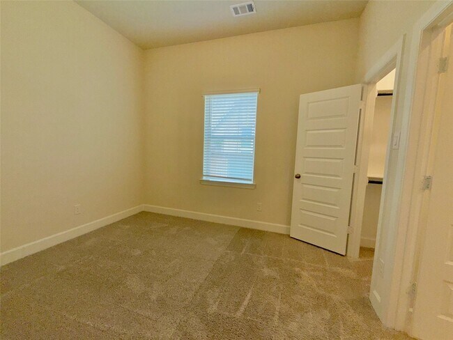 Building Photo - 1804 Welker Dr