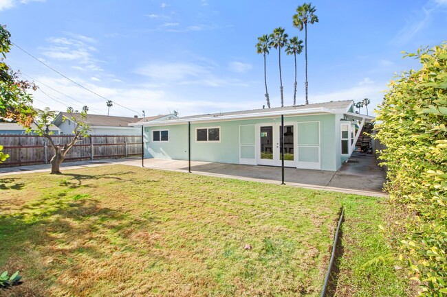 Building Photo - Updated 3 bedroom Home with Fenced Yard