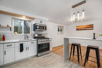 Building Photo - 127 Yosemite Dr