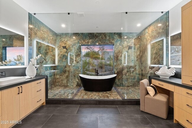 Building Photo - 3135 E Palo Verde Dr