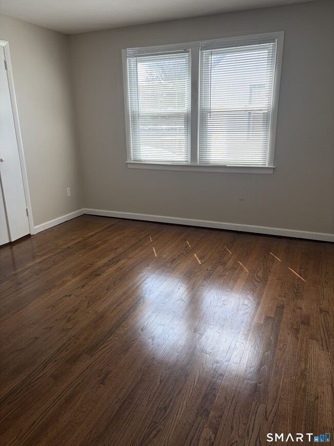 Building Photo - 123 Longview Ave