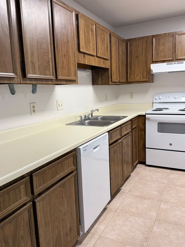 Building Photo - 17 Magnolia Ave SE