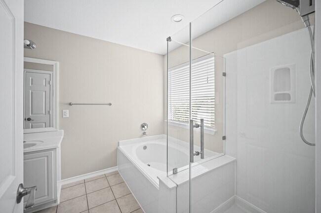 Building Photo - 11 Scenic Brook Ct