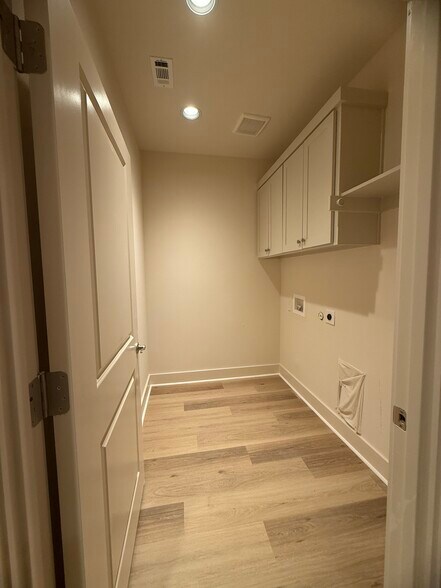 Building Photo - 106 Kirkland St