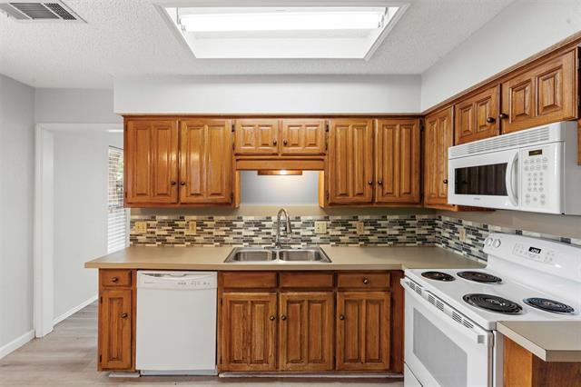Building Photo - 841 Country Club Pl