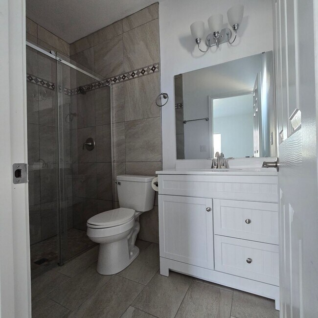 Building Photo - Fresh and Open!