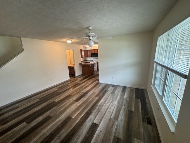 Building Photo - Two Bedroom Townhome