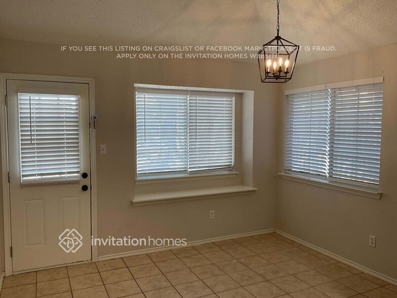 Building Photo - 3717 Tulip Tree Dr