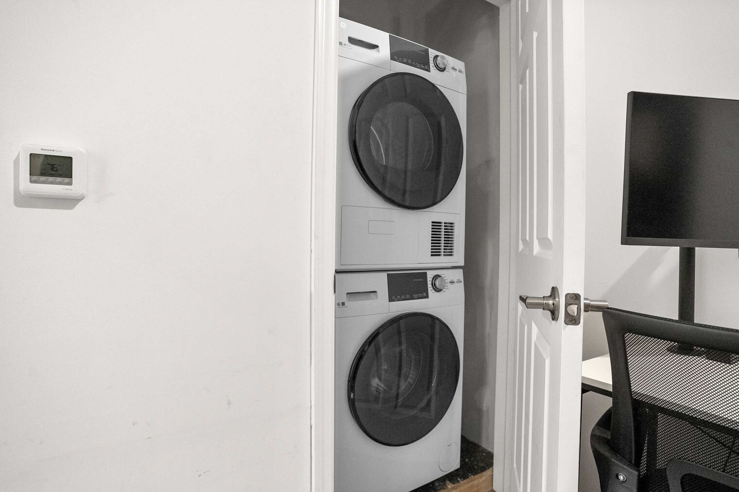 Building Photo - 209 9th St