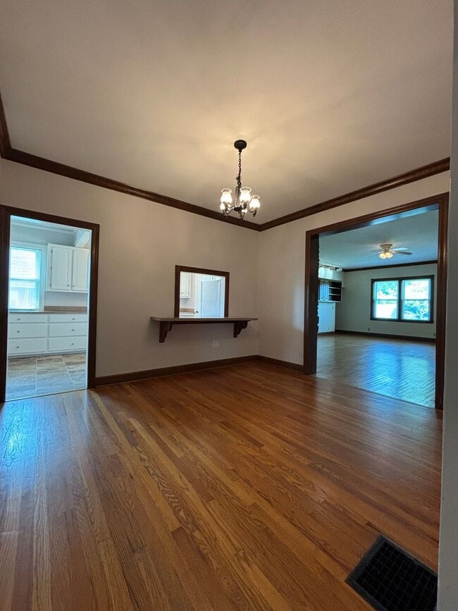 Building Photo - 104 Fairway Dr
