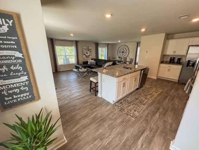 Building Photo - 4410 Remington Ave