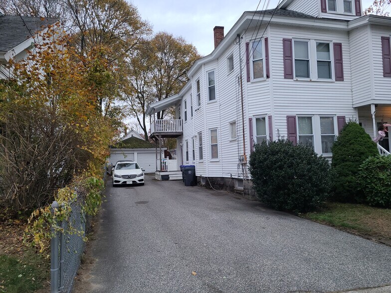 Building Photo - 10 Elsmere Ave