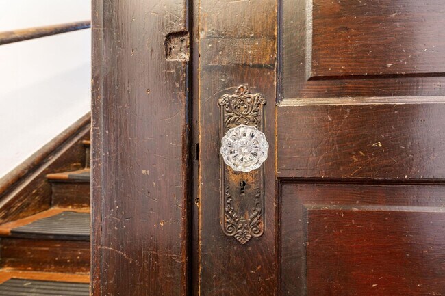 Building Photo - 726 Kerr St