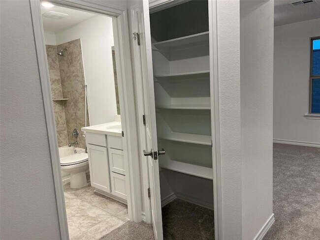 Building Photo - 497 Papaya Dr